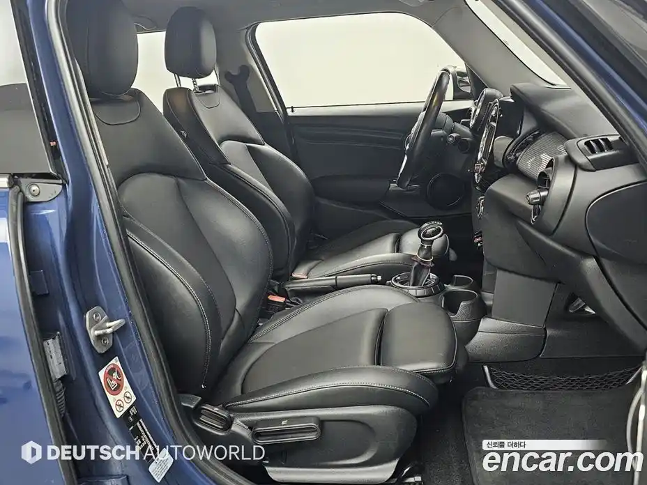 Mini Cooper 2016 1.5 Автомат в Москве № 214414, фото 10