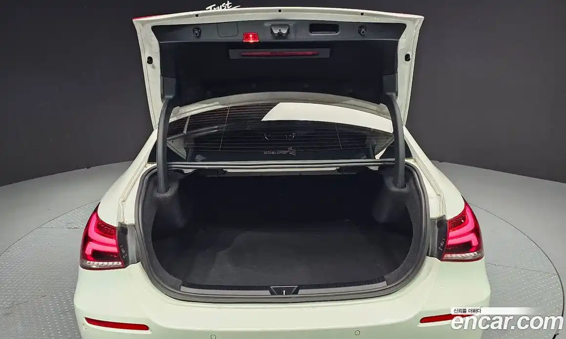 Mercedes-Benz A-Class 2021 2.0 Автомат в Москве № 222939, фото 10