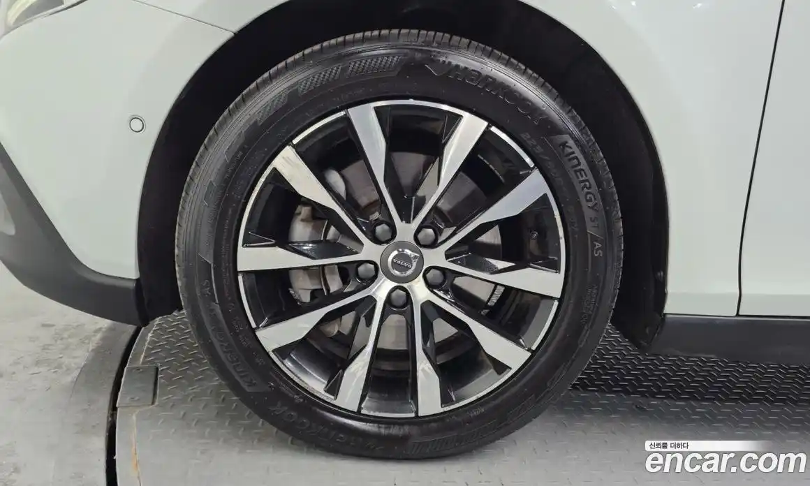 Volvo V40 2019 2.0 Автомат в Москве № 230497, фото 18