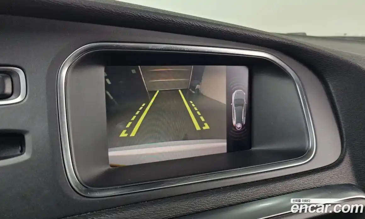 Volvo V40 2019 2.0 Автомат в Москве № 230497, фото 3