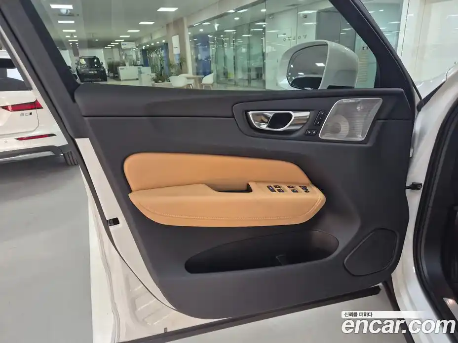 Volvo XC60 2025 2.0 Автомат в Москве № 230812, фото 12