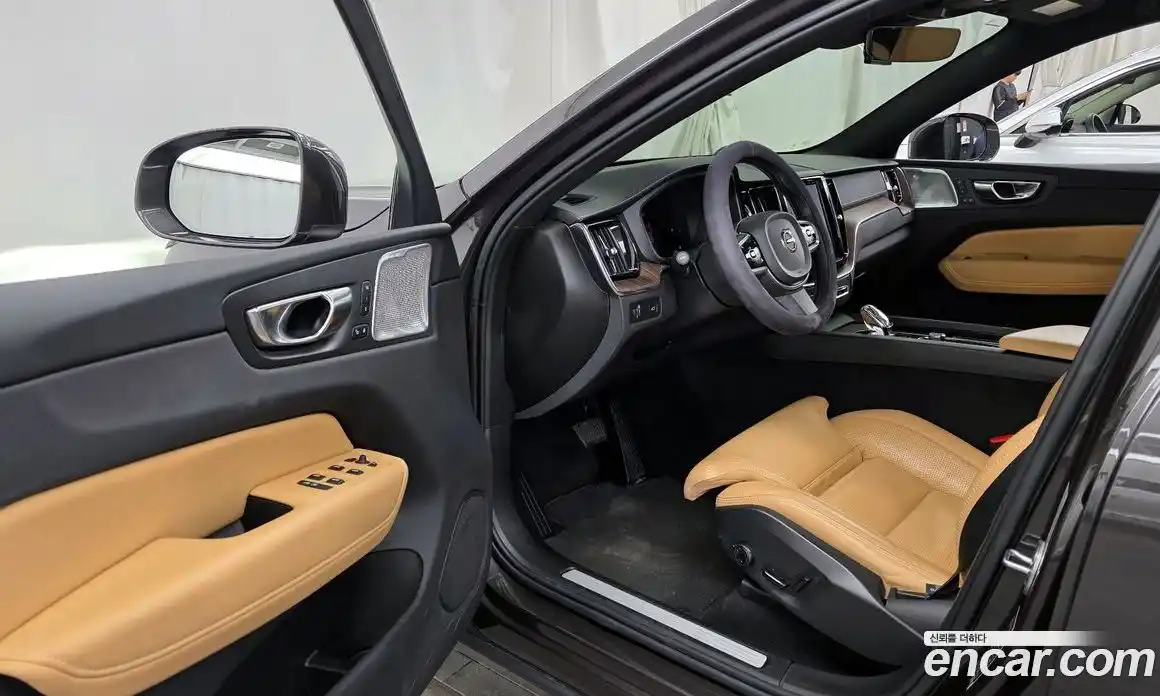 Volvo XC60 2022 2.0 Автомат в Москве № 251017, фото 16