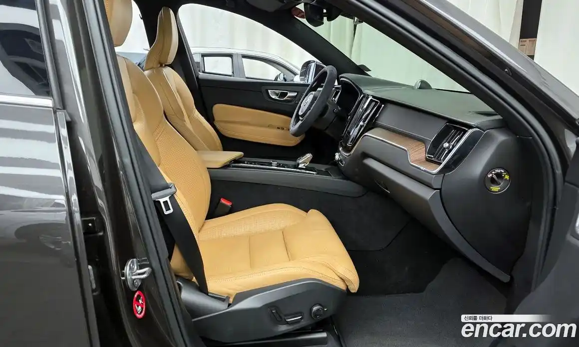 Volvo XC60 2022 2.0 Автомат в Москве № 251017, фото 6