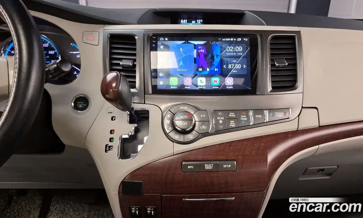 Toyota Sienna 2014 3.5 Автомат в Москве № 261903, фото 15