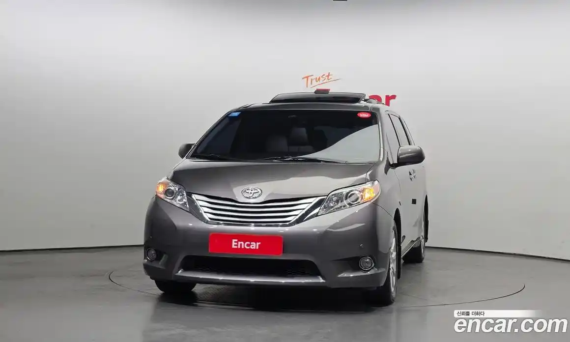 Toyota Sienna 2014 3.5 Автомат в Москве № 261903, фото 18