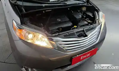 Toyota Sienna 2014 3.5 Автомат в Москве № 261903, миниатюра 9