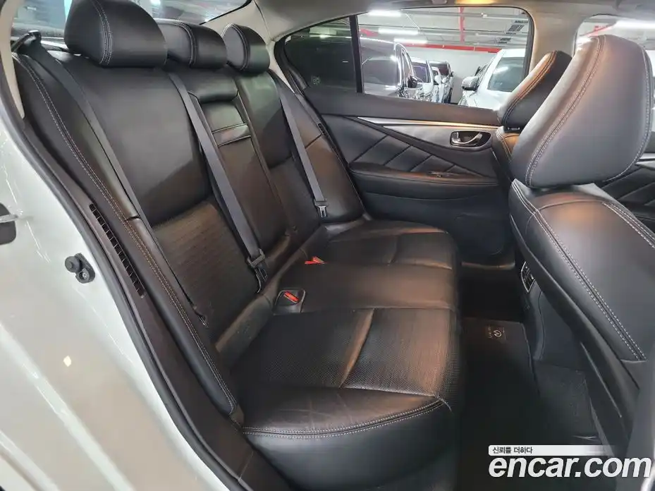 Infiniti Q50 2015 3.5 Автомат в Москве № 285331, фото 9