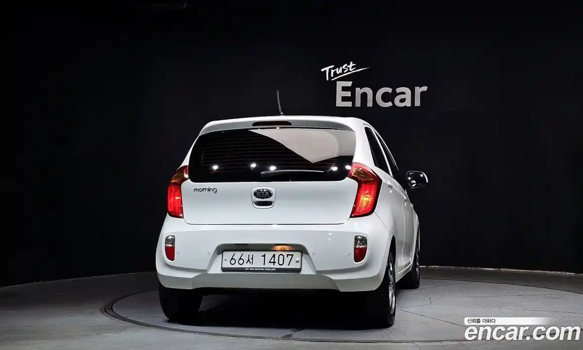 Kia Morning 2013 1.0 Автомат в Москве № 288355, фото 8