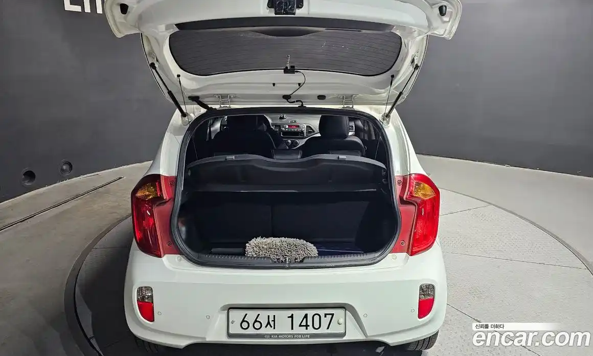 Kia Morning 2013 1.0 Автомат в Москве № 288355, фото 9