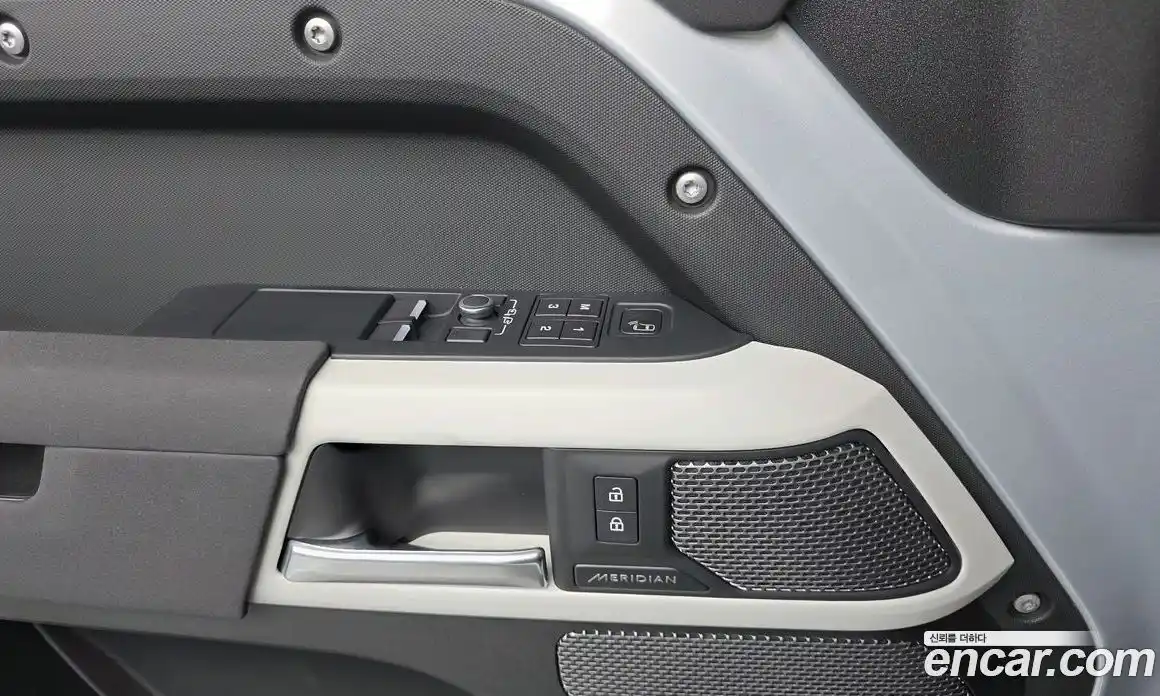 Land Rover Defender 2023 3.0 Автомат в Москве № 315459, фото 13