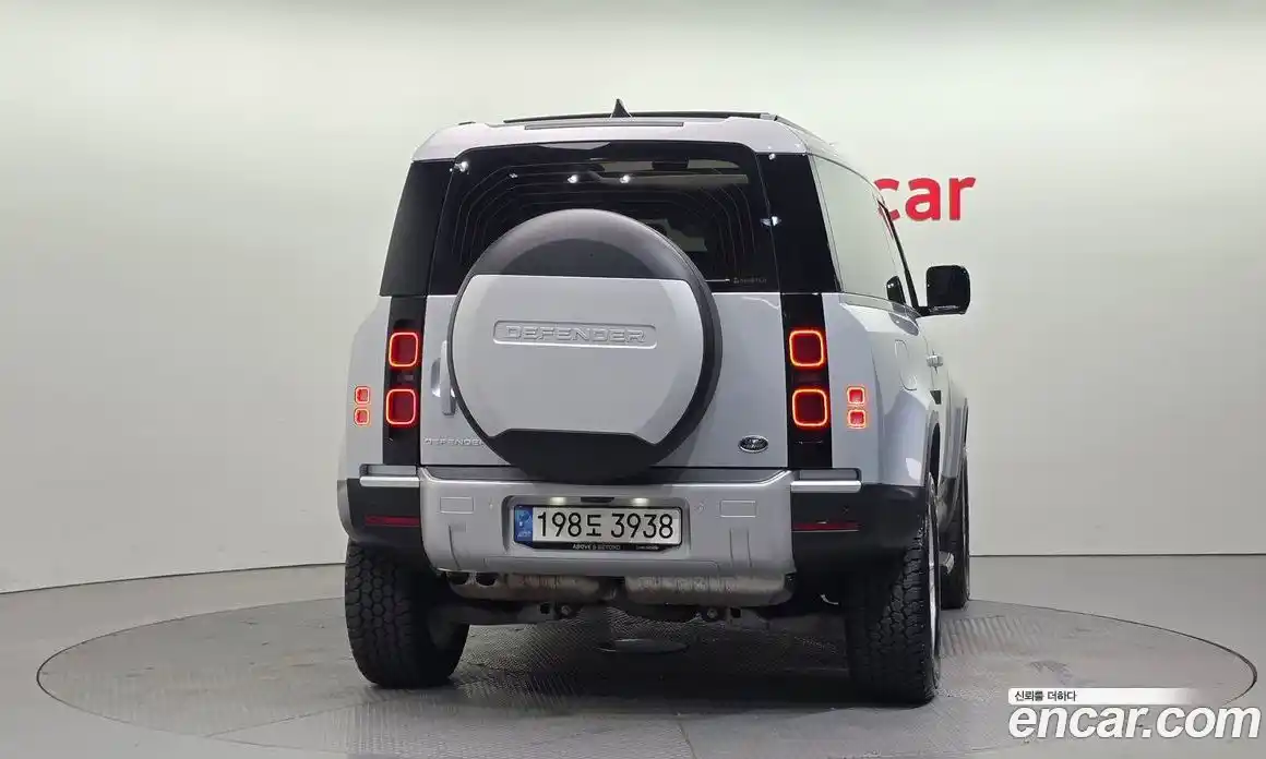 Land Rover Defender 2023 3.0 Автомат в Москве № 315459, фото 4