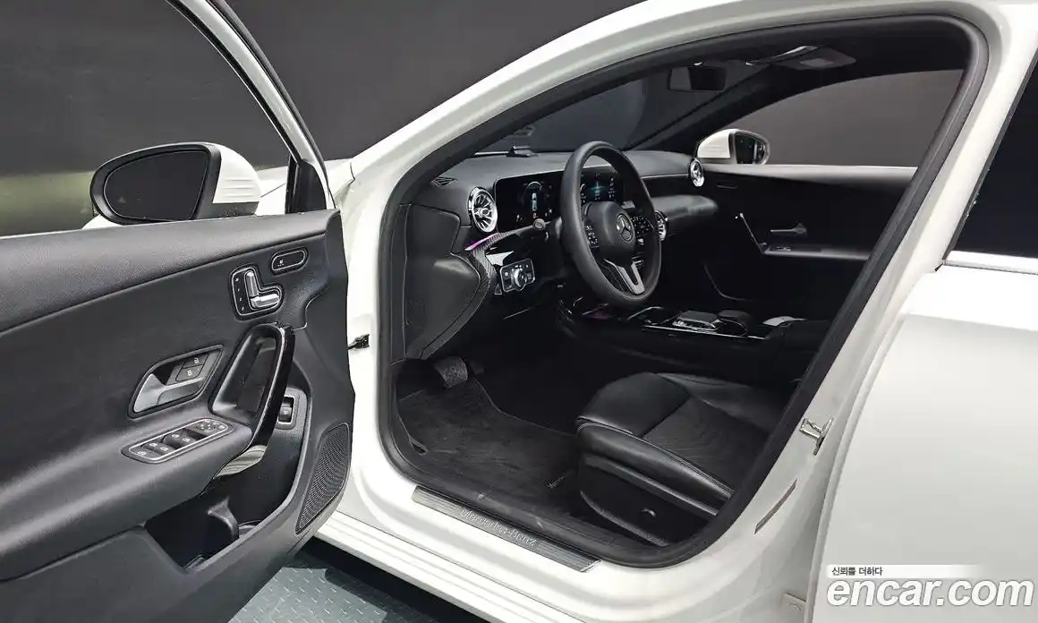 Mercedes-Benz A-Class 2020 2.0 Автомат в Москве № 427409, фото 11