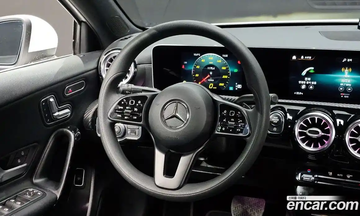 Mercedes-Benz A-Class 2020 2.0 Автомат в Москве № 427409, фото 13