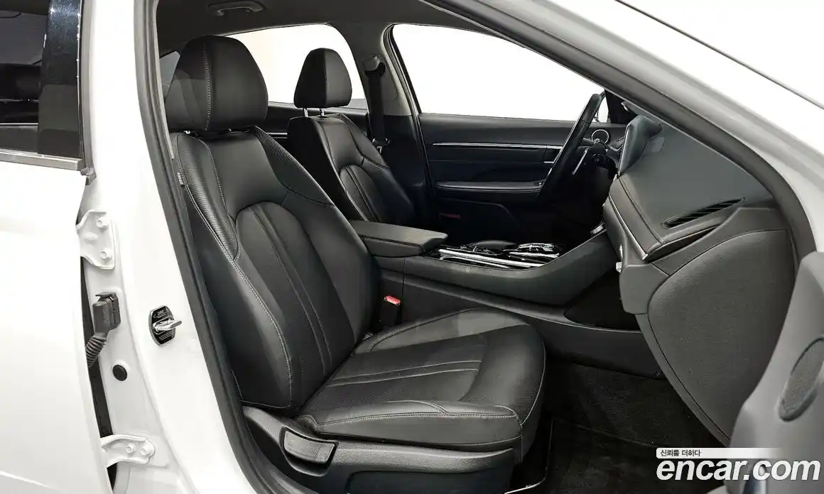 Hyundai Sonata 2022 1.6 Автомат в Москве № 44684, фото 4