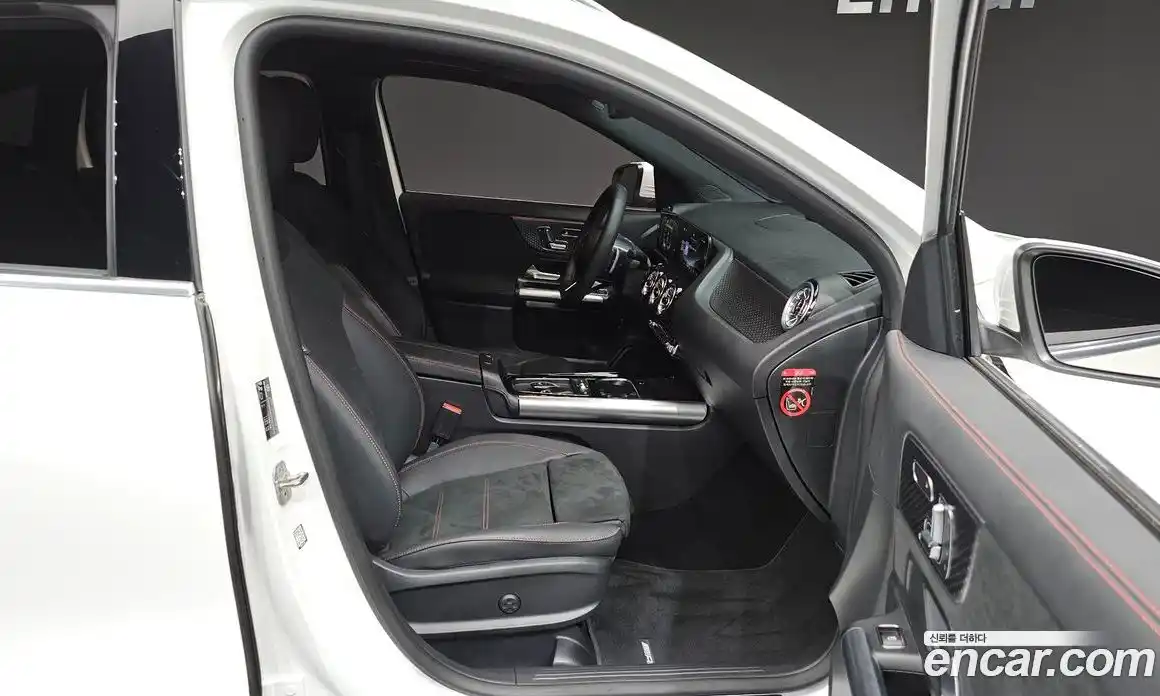 Mercedes-Benz GLA-Class 2025 2.0 Автомат в Москве № 465888, фото 12