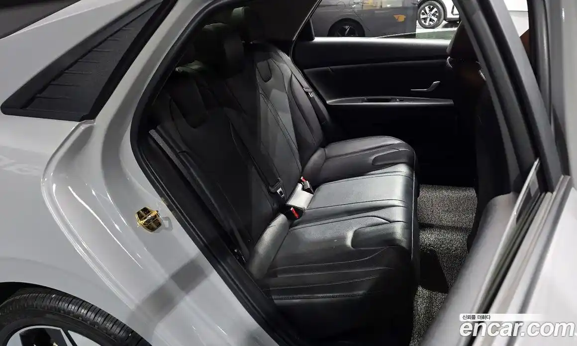 Hyundai Avante 2023 1.6 Автомат в Москве № 6096, фото 13