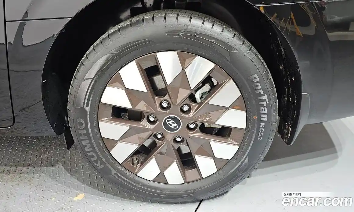 Hyundai Staria 2023 3.5 Автомат в Москве № 107616, фото 18