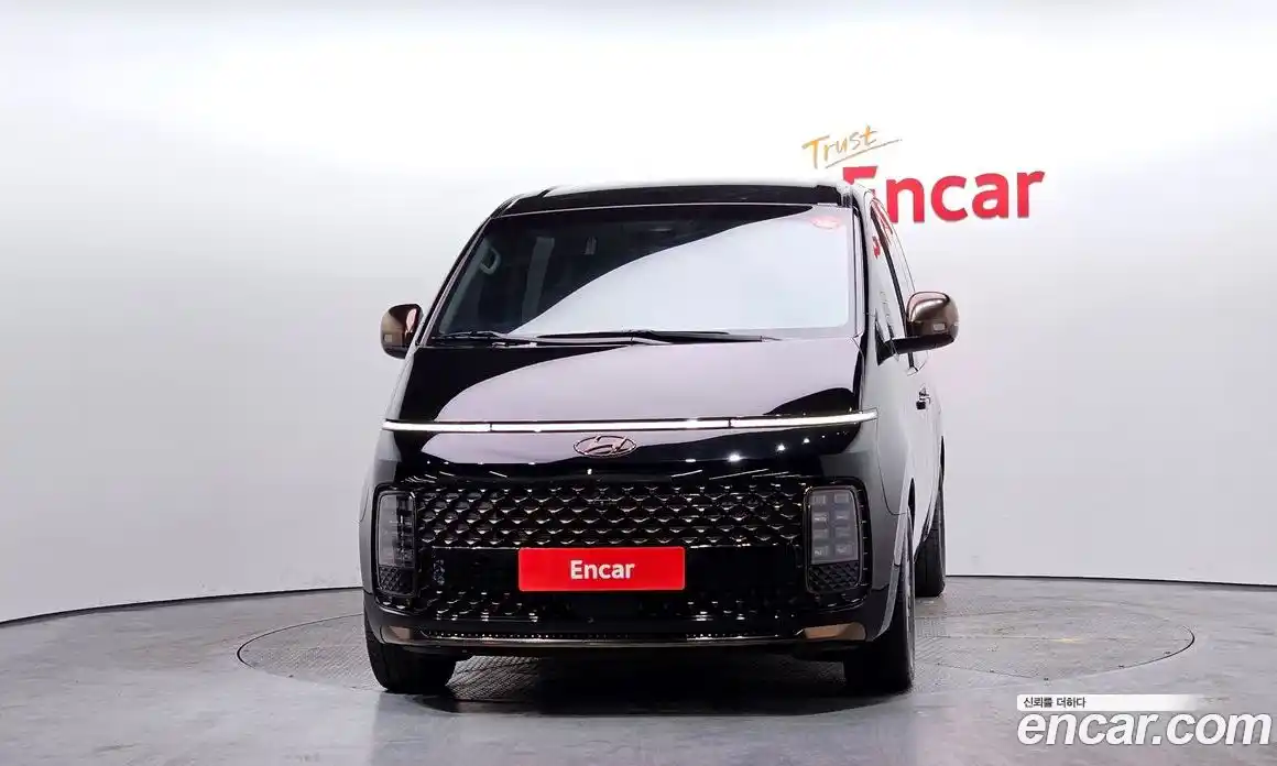 Hyundai Staria 2023 3.5 Автомат в Москве № 107616, фото 3