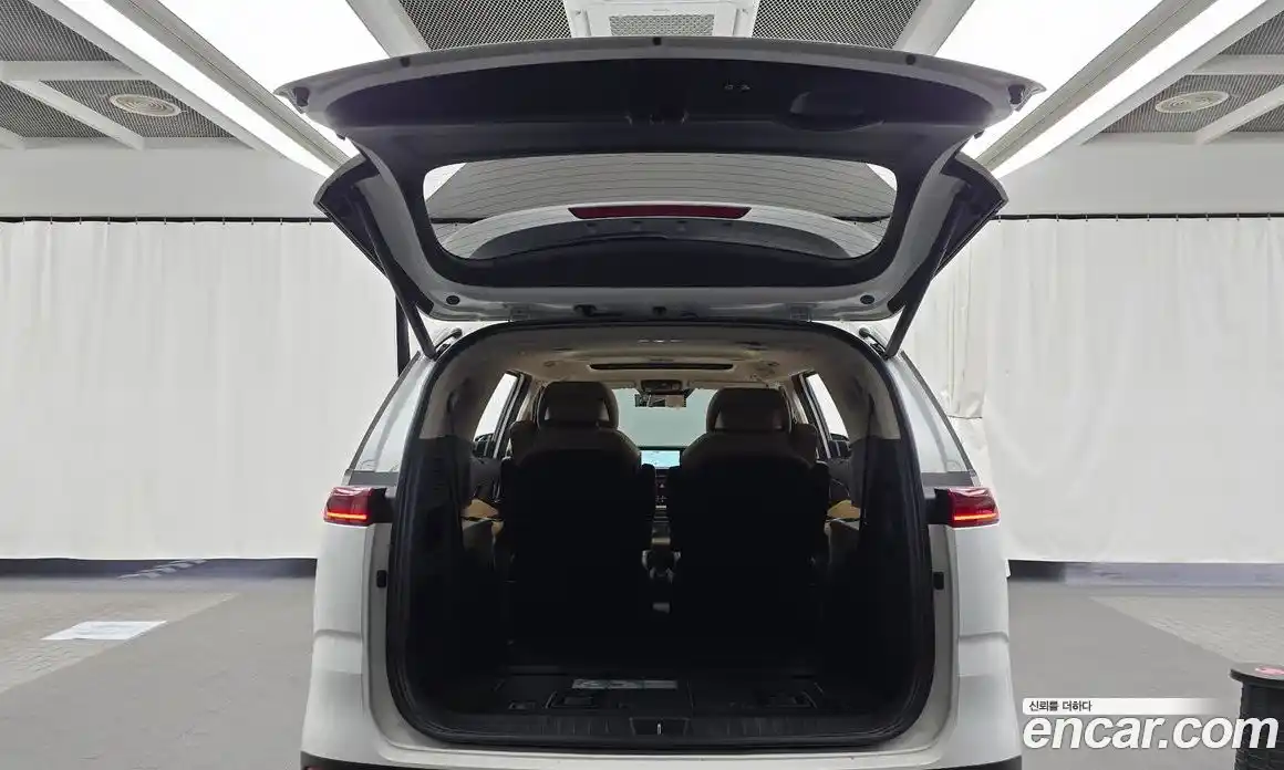 Kia Canival 2023 3.5 Автомат в Москве № 132839, фото 20