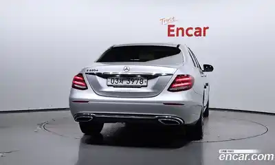 Mercedes-Benz E-Class 2019 1.9 Автомат в Москве № 142739, миниатюра 2