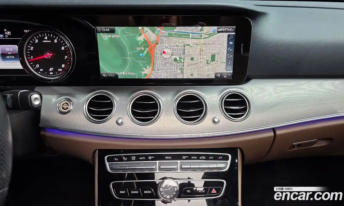 Mercedes-Benz E-Class 2018 2.0 Автомат в Москве № 160730, фото 14