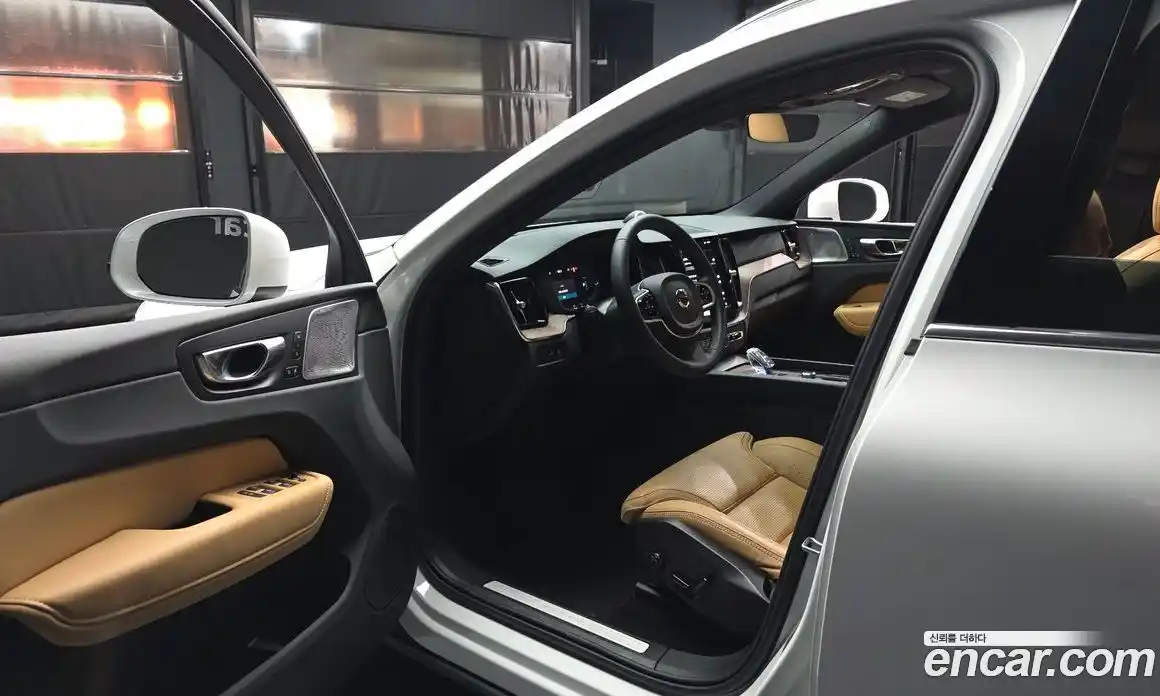 Volvo XC60 2025 2.0 Автомат в Москве № 164198, фото 1