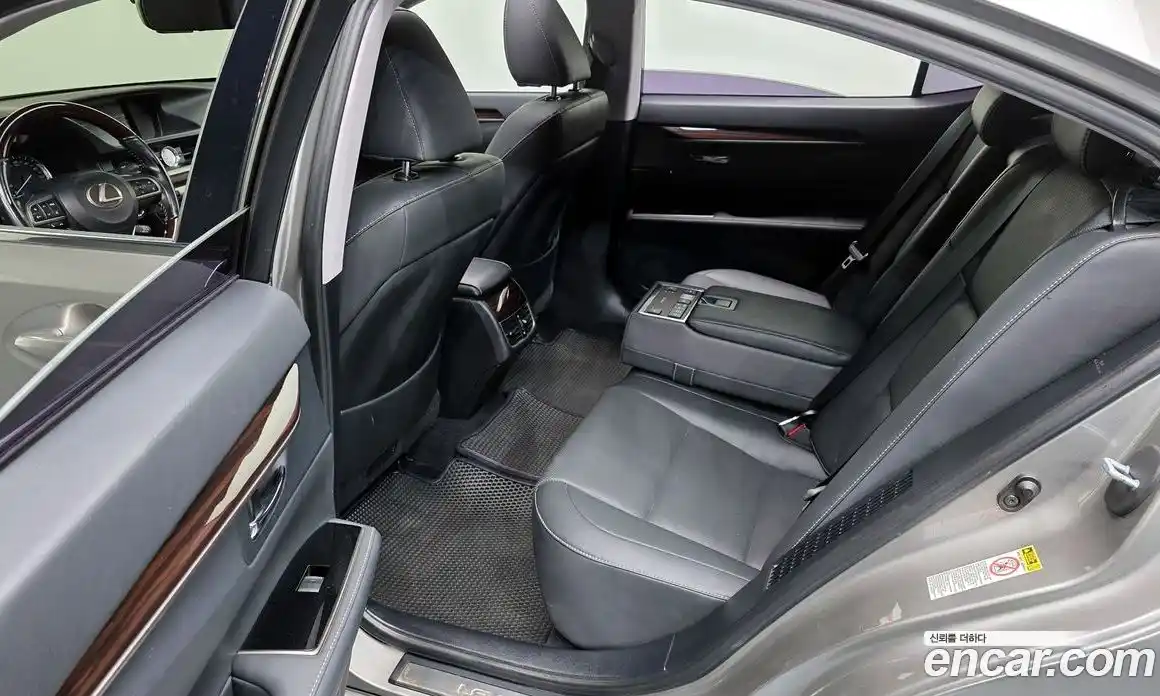 Lexus ES 2017 2.5 Автомат в Москве № 168218, фото 13