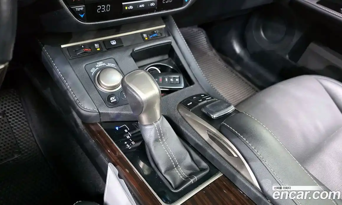 Lexus ES 2017 2.5 Автомат в Москве № 168218, фото 15