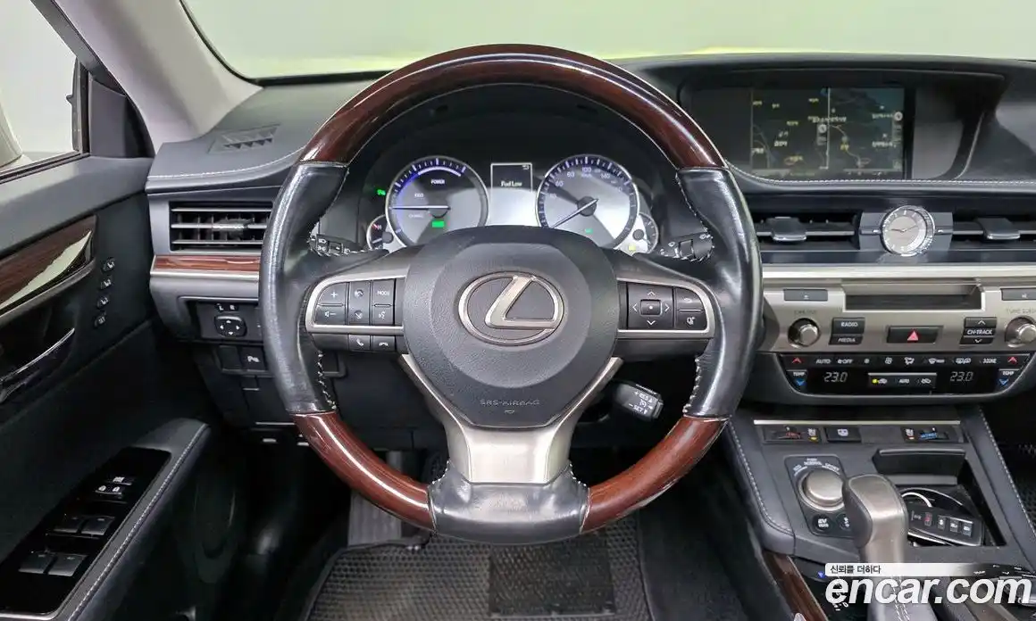 Lexus ES 2017 2.5 Автомат в Москве № 168218, фото 17