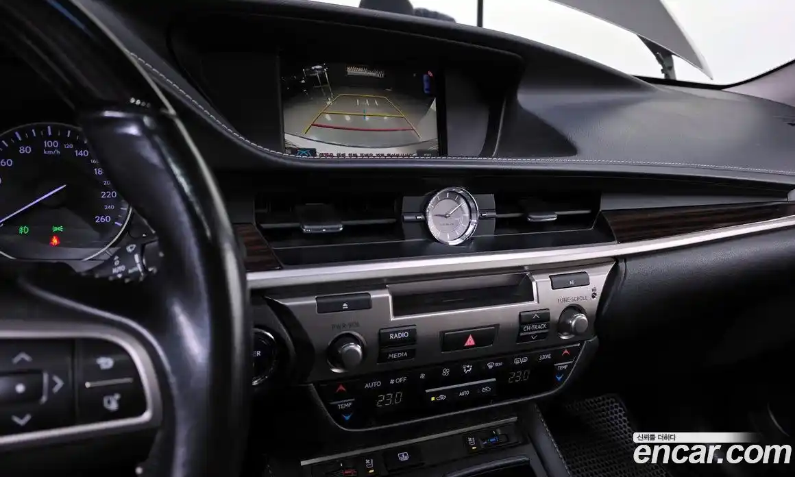 Lexus ES 2017 2.5 Автомат в Москве № 168218, фото 3