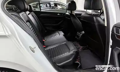 Volkswagen Passat 2018 2.0 Автомат в Москве № 168899, миниатюра 12