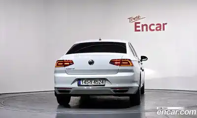 Volkswagen Passat 2018 2.0 Автомат в Москве № 168899, миниатюра 4