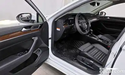 Volkswagen Passat 2018 2.0 Автомат в Москве № 168899, миниатюра 10