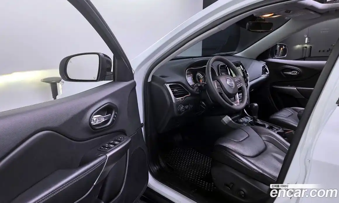 Jeep Cherokee 2022 2.4 Автомат в Москве № 169468, фото 16