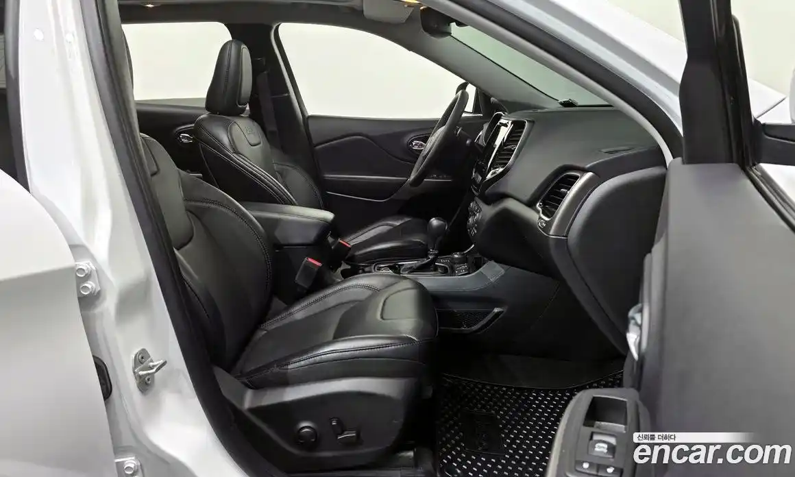 Jeep Cherokee 2022 2.4 Автомат в Москве № 169468, фото 17