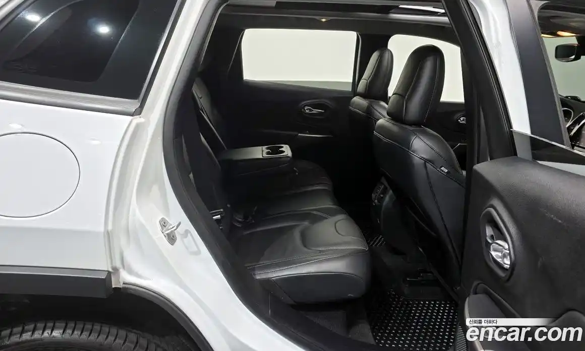 Jeep Cherokee 2022 2.4 Автомат в Москве № 169468, фото 18