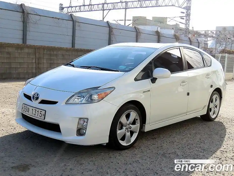 Toyota Prius 2011 1.8 Автомат в Москве № 170349, фото 1