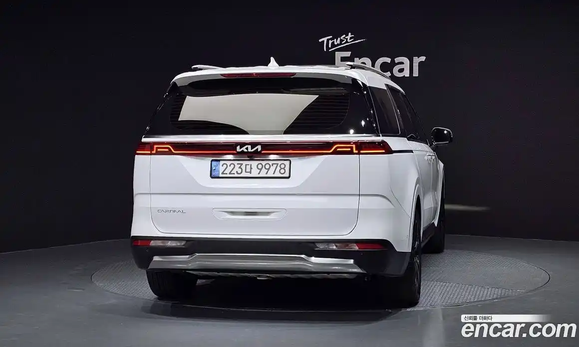 Kia Canival 2023 2.2 Автомат в Москве № 17119, фото 4