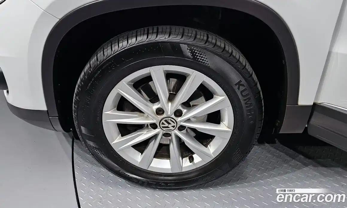 Volkswagen Tiguan 2016 2.0 Автомат в Москве № 176212, фото 8