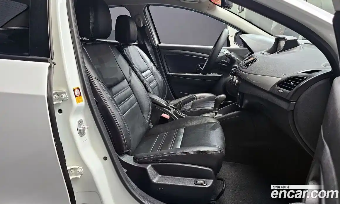 Renault SM3 2014 1.6 Автомат в Москве № 180121, фото 17