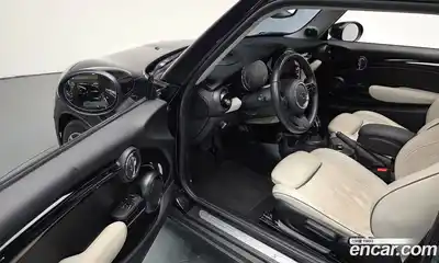 Mini Cooper 2023 2.0 Автомат в Москве № 186934, миниатюра 8