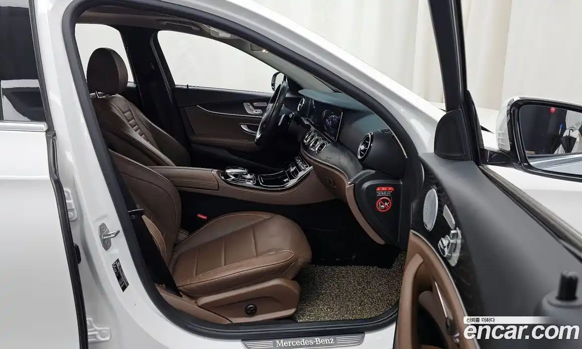 Mercedes-Benz E-Class 2018 2.0 Автомат в Москве № 194649, фото 12