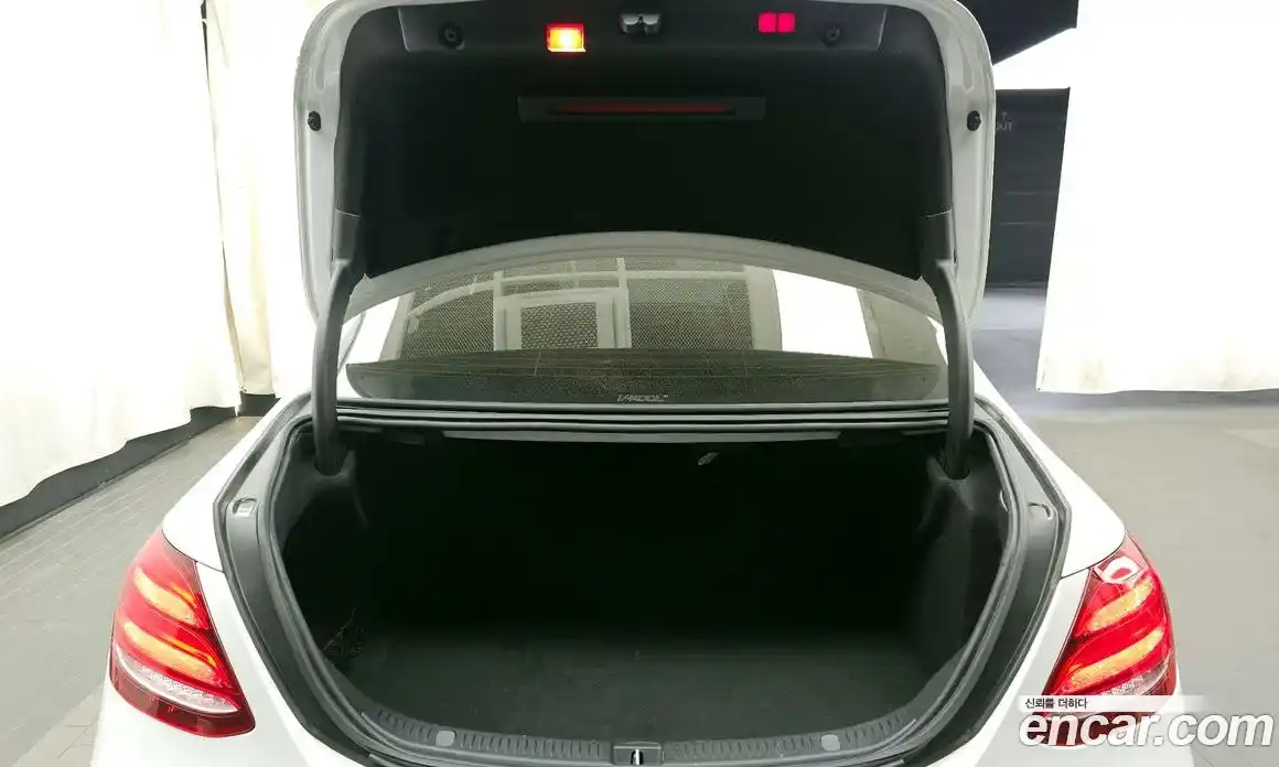 Mercedes-Benz E-Class 2018 2.0 Автомат в Москве № 194649, фото 13