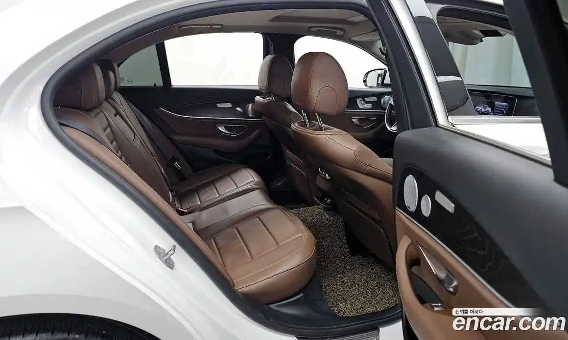 Mercedes-Benz E-Class 2018 2.0 Автомат в Москве № 194649, фото 14