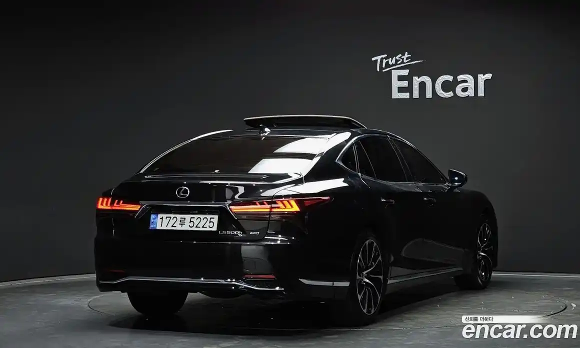 Lexus LS 2023 3.5 Автомат в Москве № 198838, фото 1