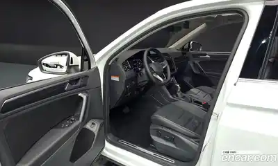 Volkswagen Tiguan 2024 2.0 Автомат в Москве № 198930, миниатюра 11