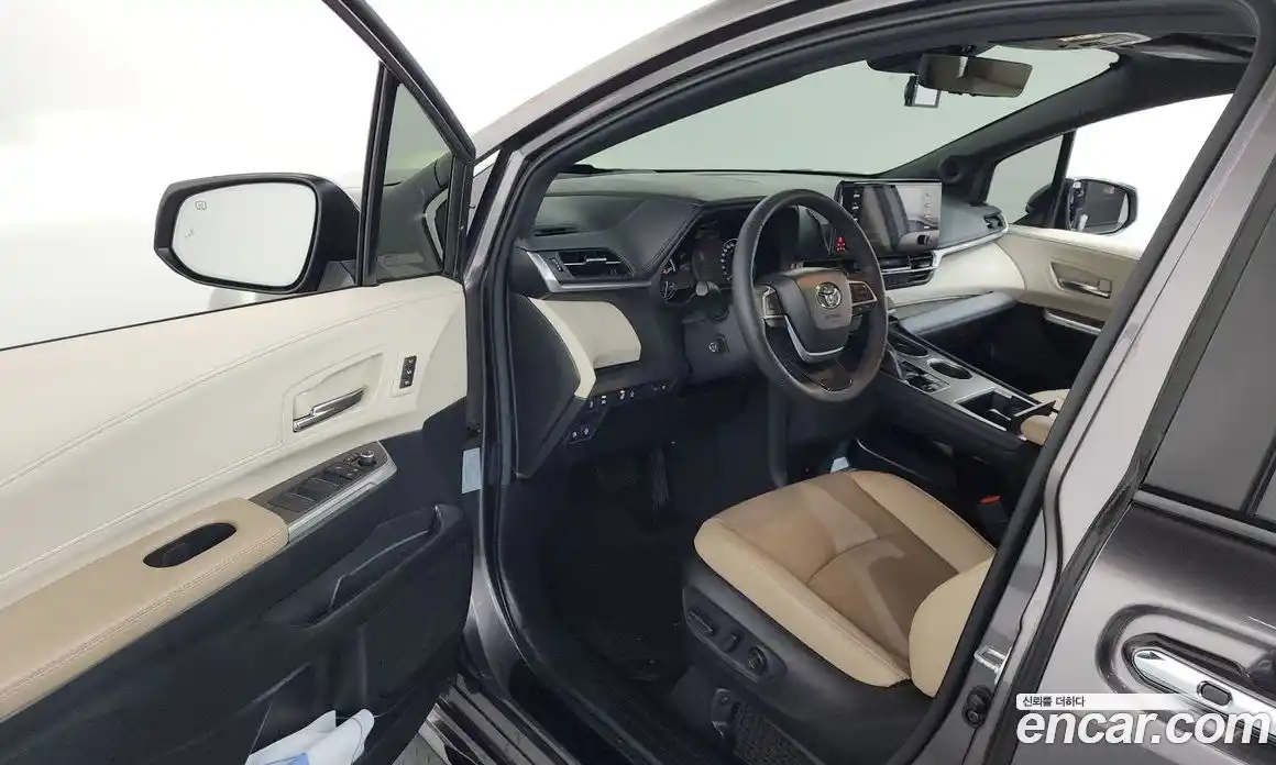 Toyota Sienna 2024 2.5 Автомат в Москве № 199543, фото 3