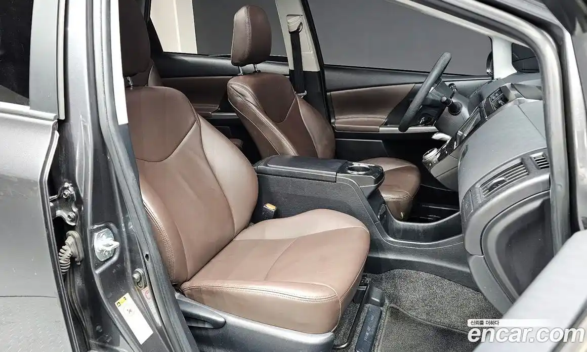 Toyota Prius 2017 1.8 Автомат в Москве № 199710, фото 1