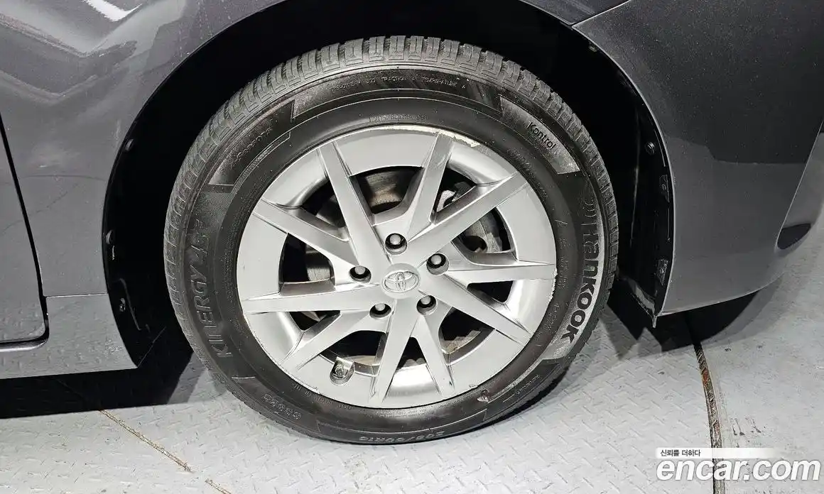 Toyota Prius 2017 1.8 Автомат в Москве № 199710, фото 3