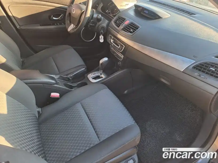 Renault SM3 2011 1.6 Автомат в Москве № 210015, фото 13